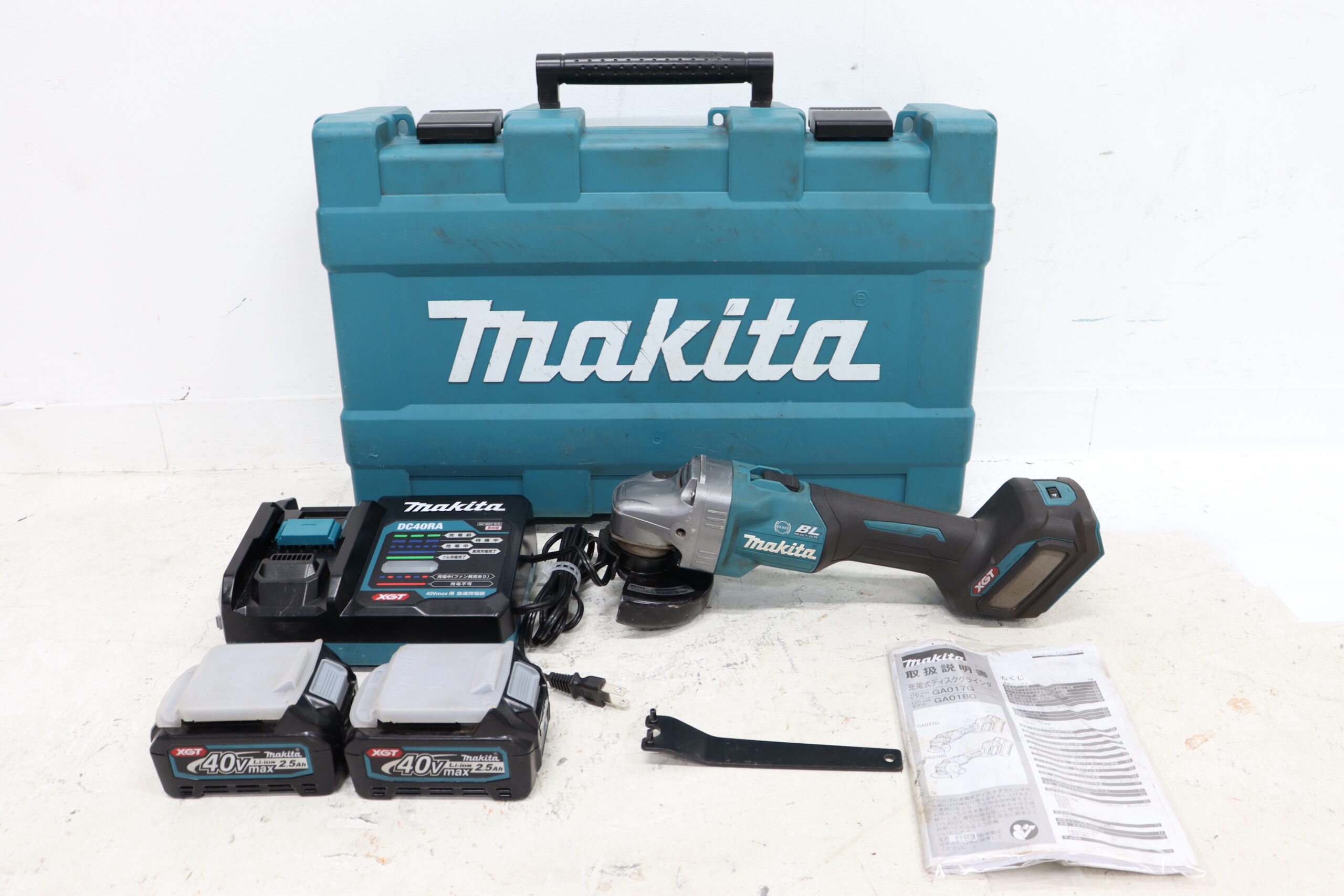 makita マキタ 40Vmax 4.0Ah 100mm 充電式ディスクグラインダ GA017GRMX